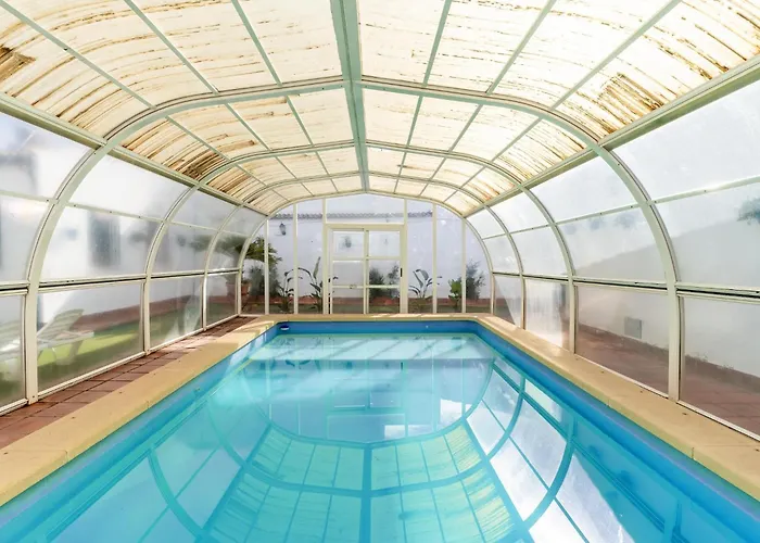 In Spain With Private Pool And Garden Hébergement de vacances *